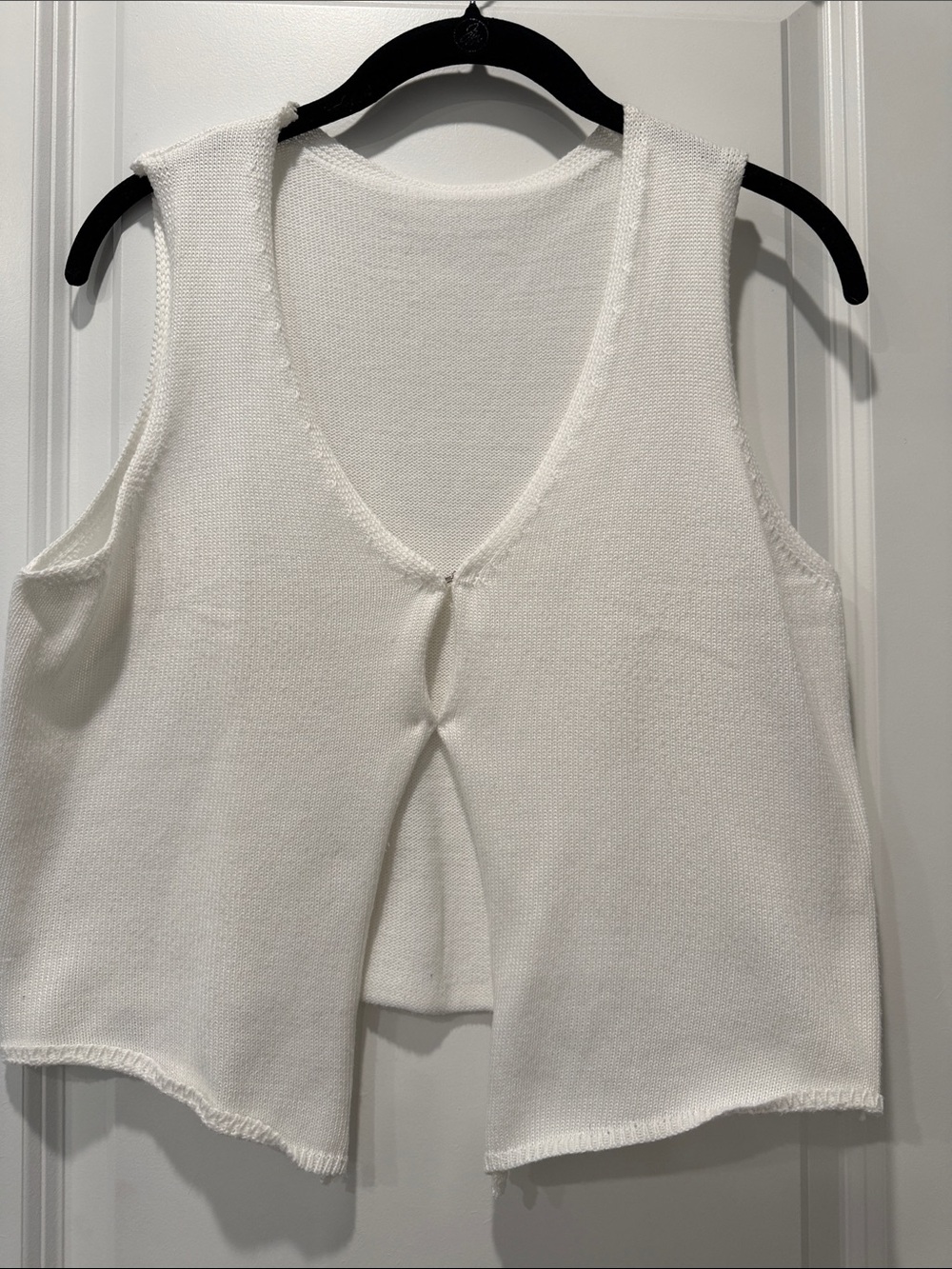 Amazon White Knit Keyhole Button-Front V-Neck Tank - Picture 4 of 8